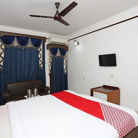 Oyo Capital O 5879 Radha Damodar Residency Hotel Puri Eksteriør billede