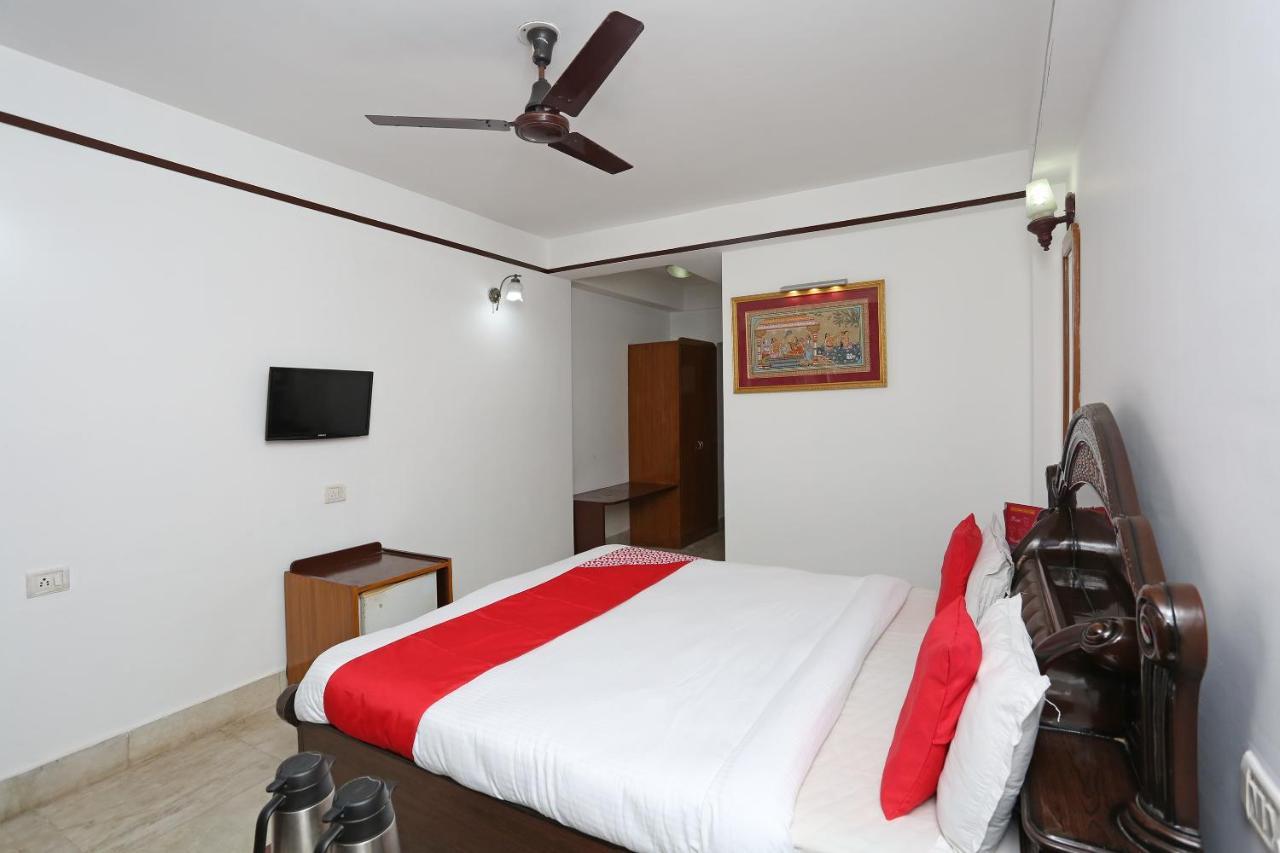 Oyo Capital O 5879 Radha Damodar Residency Hotel Puri Eksteriør billede