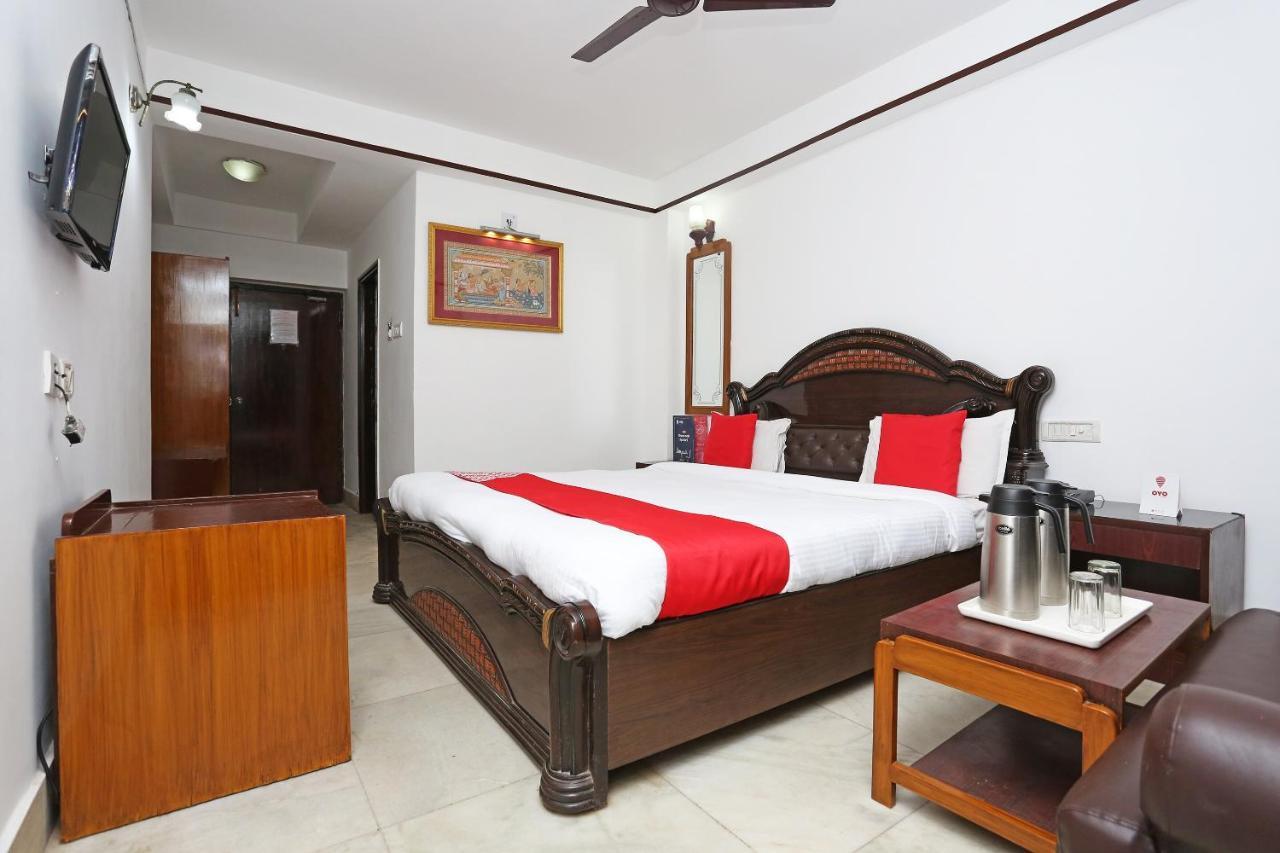 Oyo Capital O 5879 Radha Damodar Residency Hotel Puri Eksteriør billede